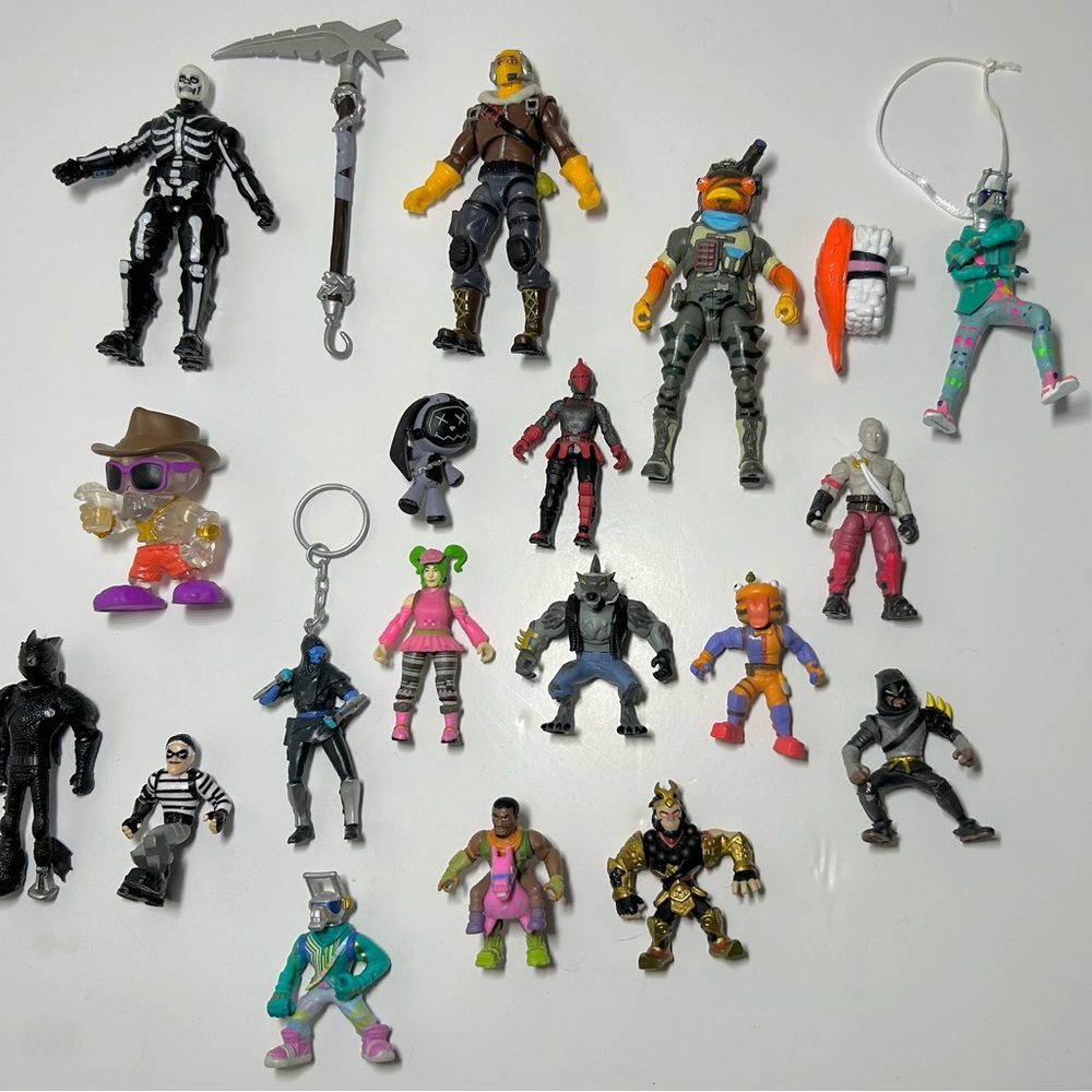 Huge Fortnite Lot of Action Figures/Key Chain